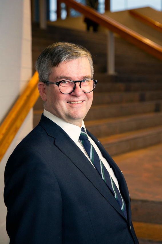 Kuvassa näkyy professori Markku Kuula. 