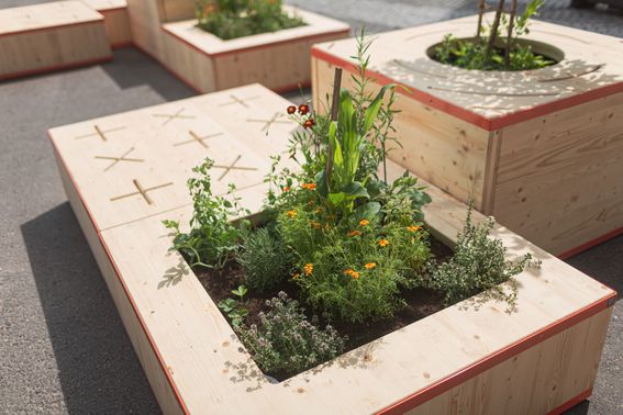 Parkly puutarhapenkki esimerkki