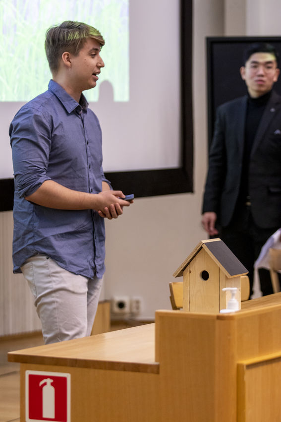 Students presenting their course projects