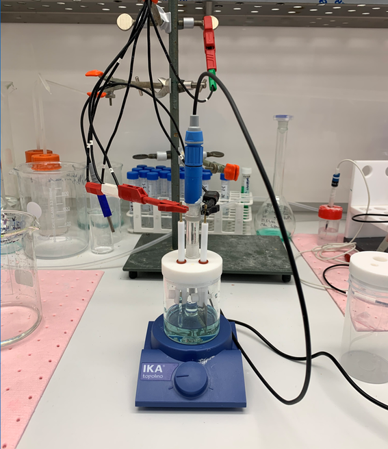 Cell used for silver recovery onto FTO from copper chloride solution. Photo by Aalto University, Grégoire Mancel