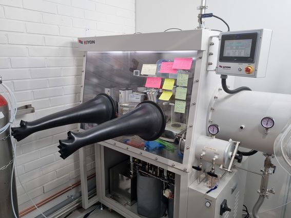 Glovebox. Photo by Aalto University, Magnus Markkanen