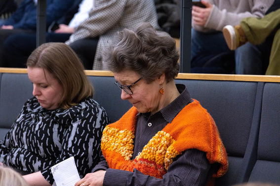 Aira Leppala Filosofia ja systeemiajattelu -luennolla. Kuva: Mikko Raskinen.