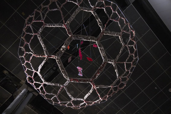 Olio, a work by Hitomi Asaka, Nina Jokiaho, Jason Selvarajan and Henrik Kankaanpää, was also inspired by slime mould. Photo: Mikko Raskinen.