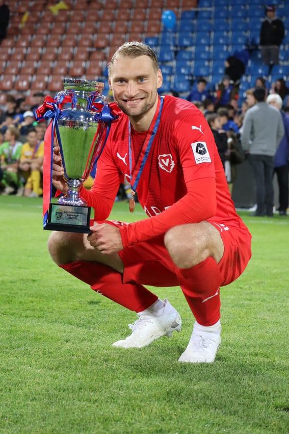 Jalkapalloilija Tim Väyrynen