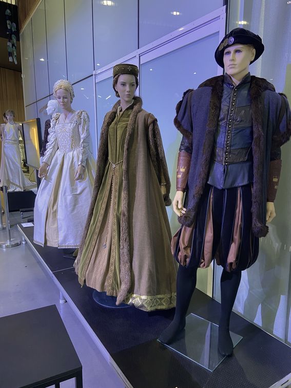 Juhlanäyttelyn pukuja. Kuva: Paavo Ihalainen