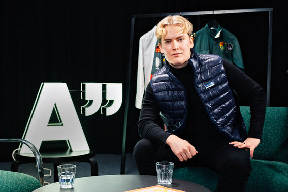 Kauppistyypit ja uramyytit -podcastin juontaja Tume