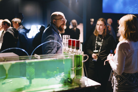 A man presents an invention to the audience.