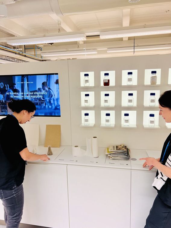 Researchers Astrid Huopalainen and Ana Paula Lafaire at Kemira. 