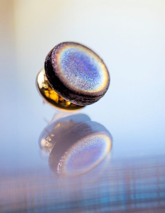 Shimmering Wood -pinssi