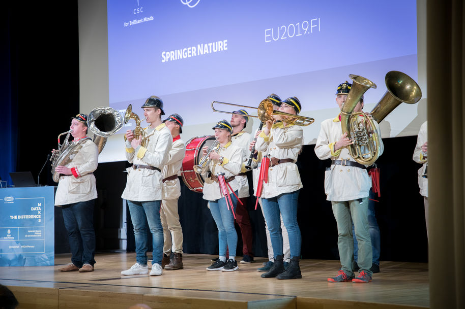 Retuperän WBK lavalla konferenssissa