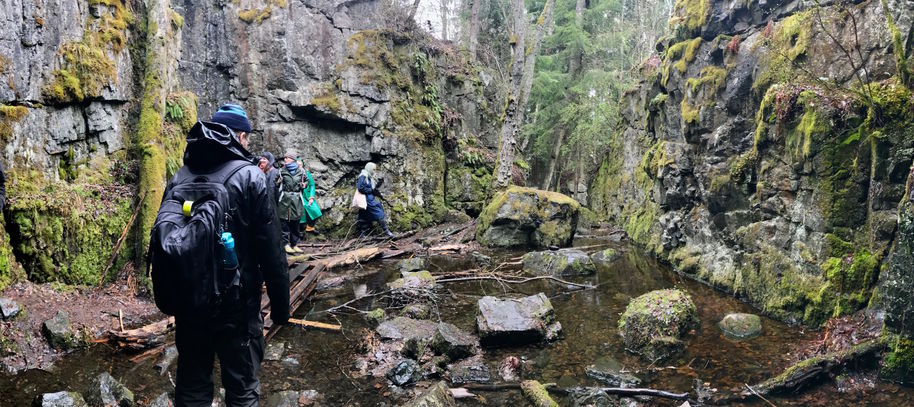 Students in Mustavuori (black mountain) caves area