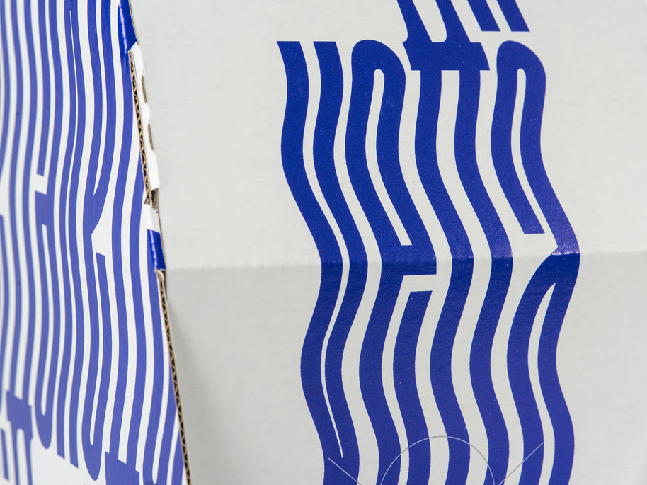 Water package that reads Vettä