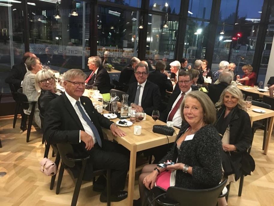 Class 1972 having dinner in restaurant Arvo.