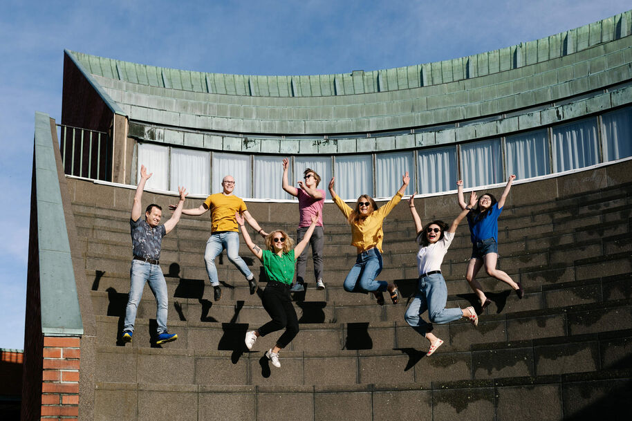 Aalto University Summer School brand photos /  Information Technology Program students opiskelija opiskelijoita