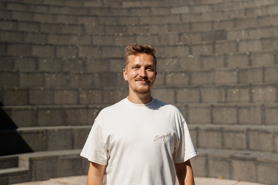 Tomi Rantanen Kandataattikeskuksen edessä