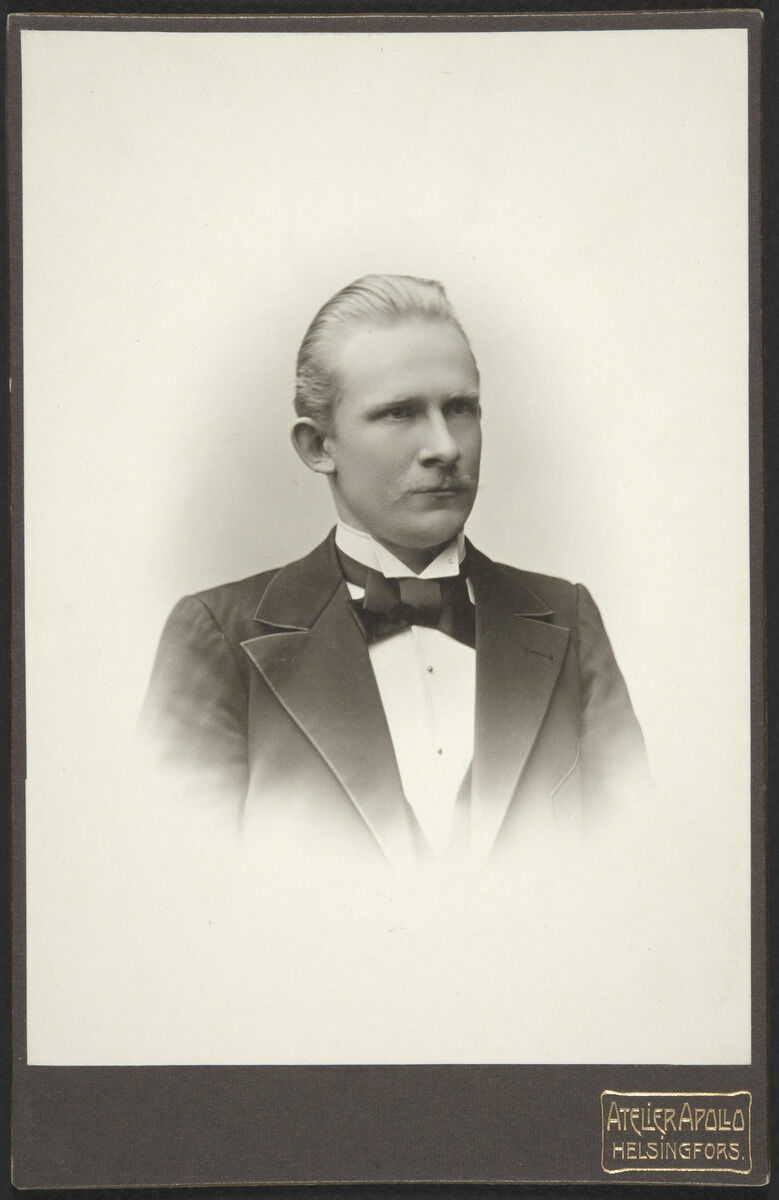Gustaf Komppa nuorena.