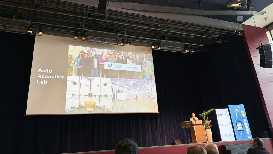 Professori Johannes M. Arend pitää keynote-esitelmänsä DAGA 2026 -konferenssissa.