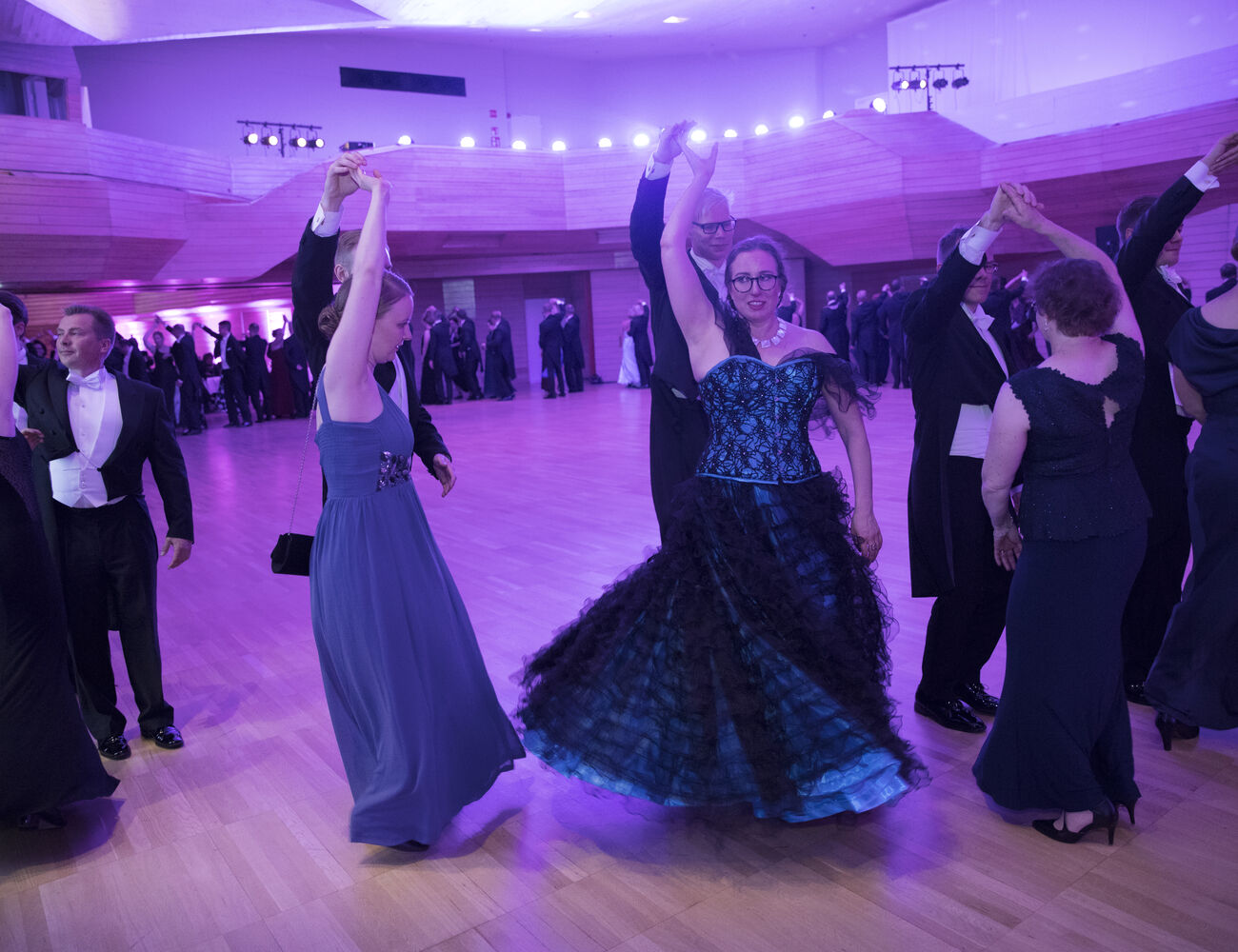 Traditional ball dance, Cicapo