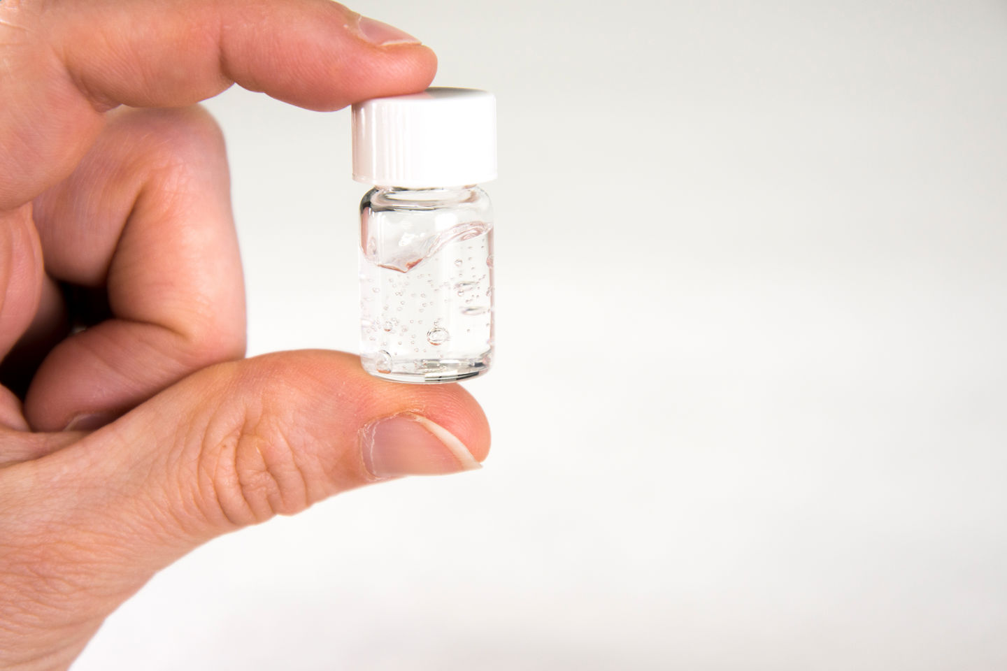 Nanocellulose and agarose gels, researcher Kia Bertula, photo Valeria Azovskaya, 2019