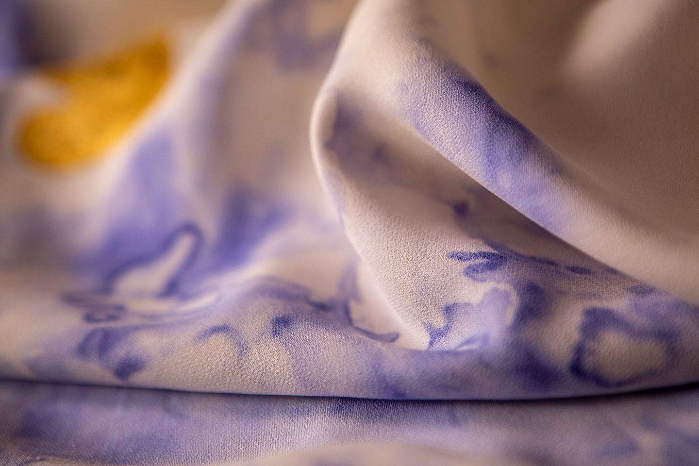 Light coloured fabric dyed with bacteria by Urs Dierker, Photo Eren Öztekin
