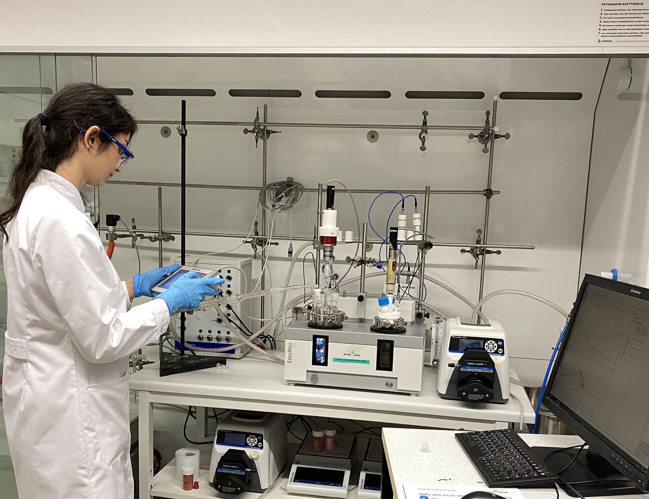 CHEM_Nahla Osmanbegovic at the lab