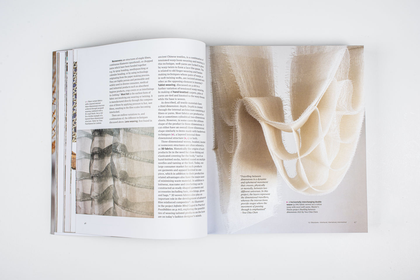 Interwoven-kirjan sisäaukeama, kuvia ja tekstiä.