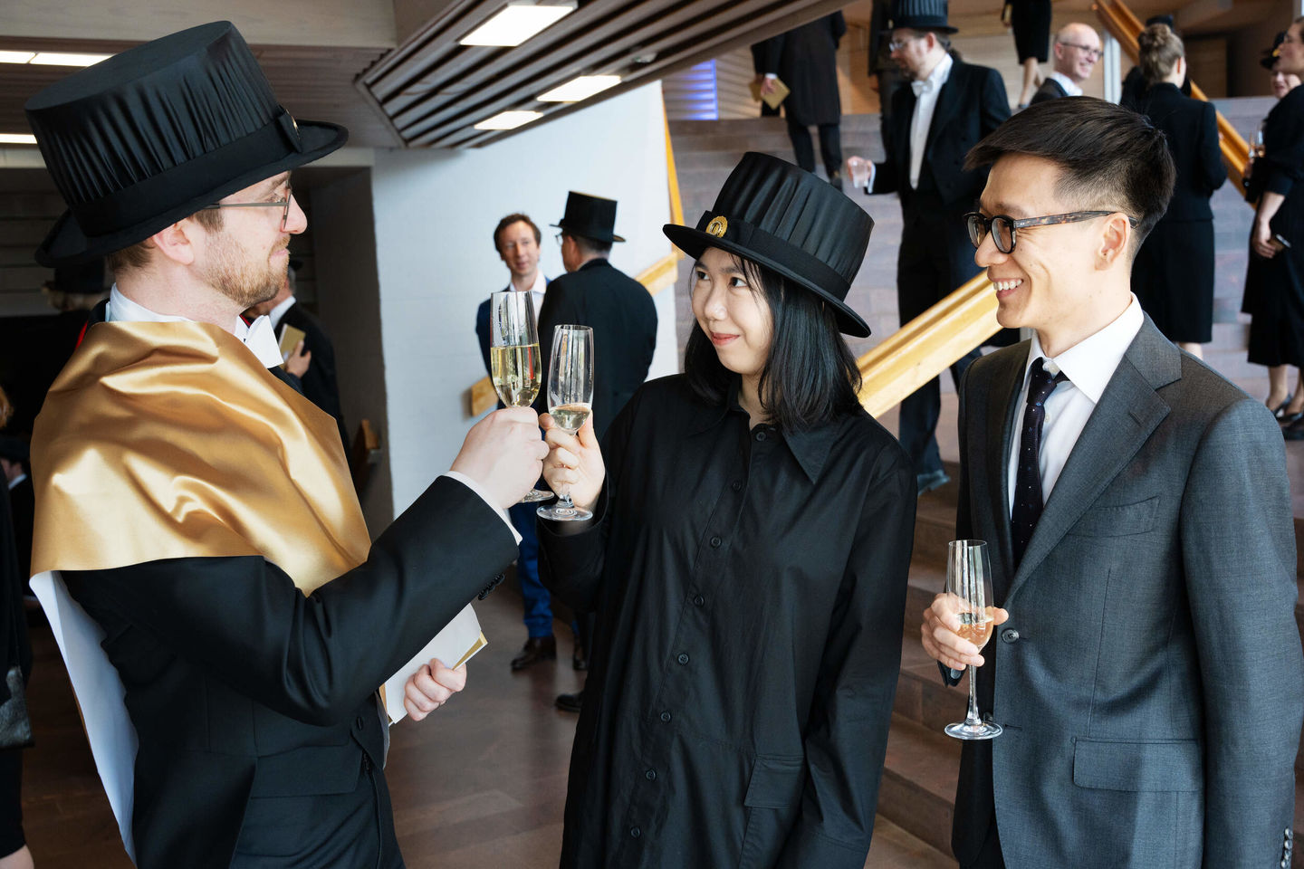 Master of ceremony Arno Solin congratulating new doctor Hanyang Gong