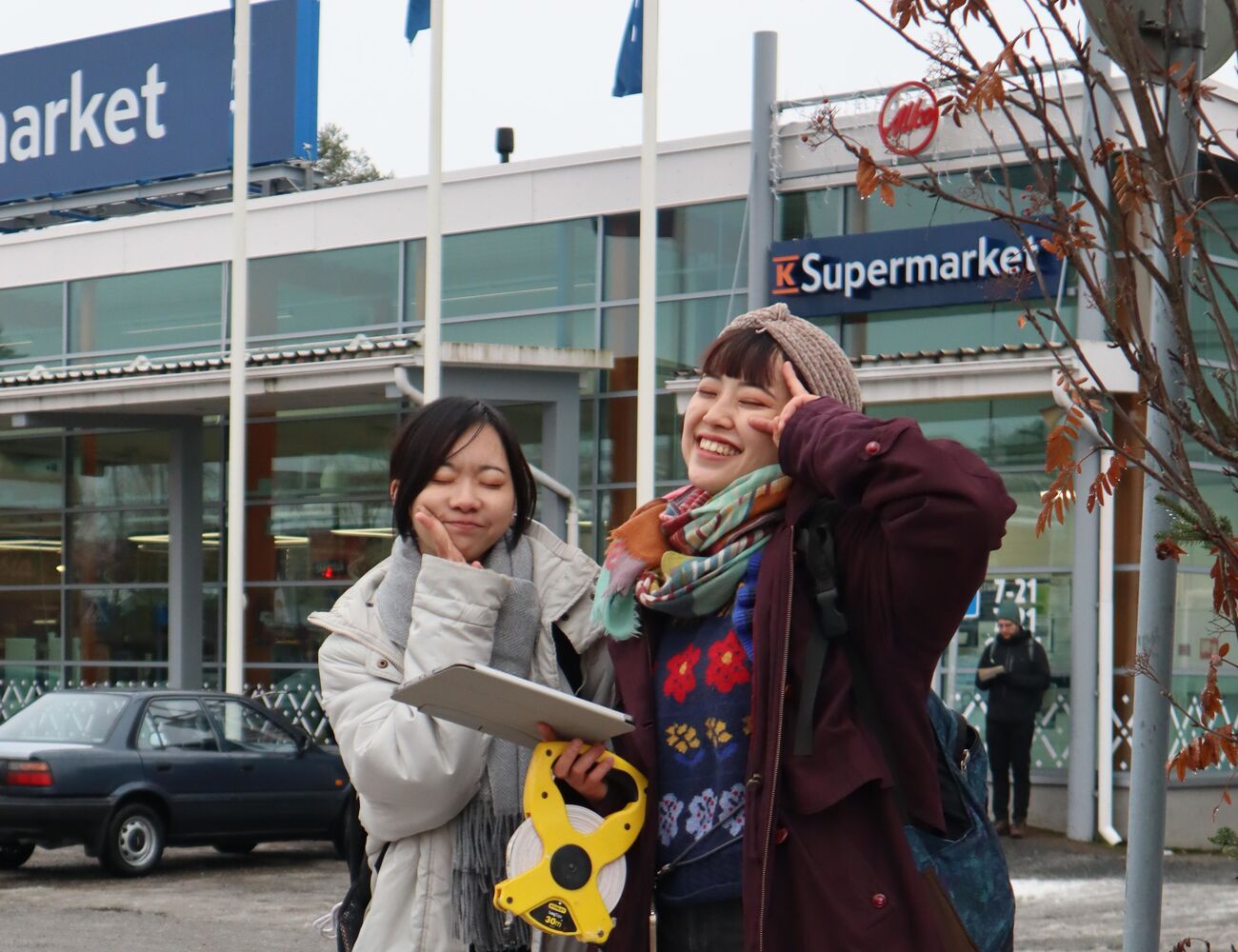 Students with measuring equipment