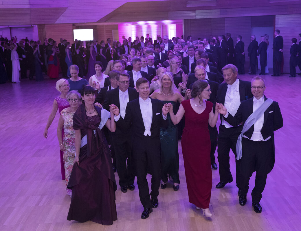 Traditional ball dance, Polonaise