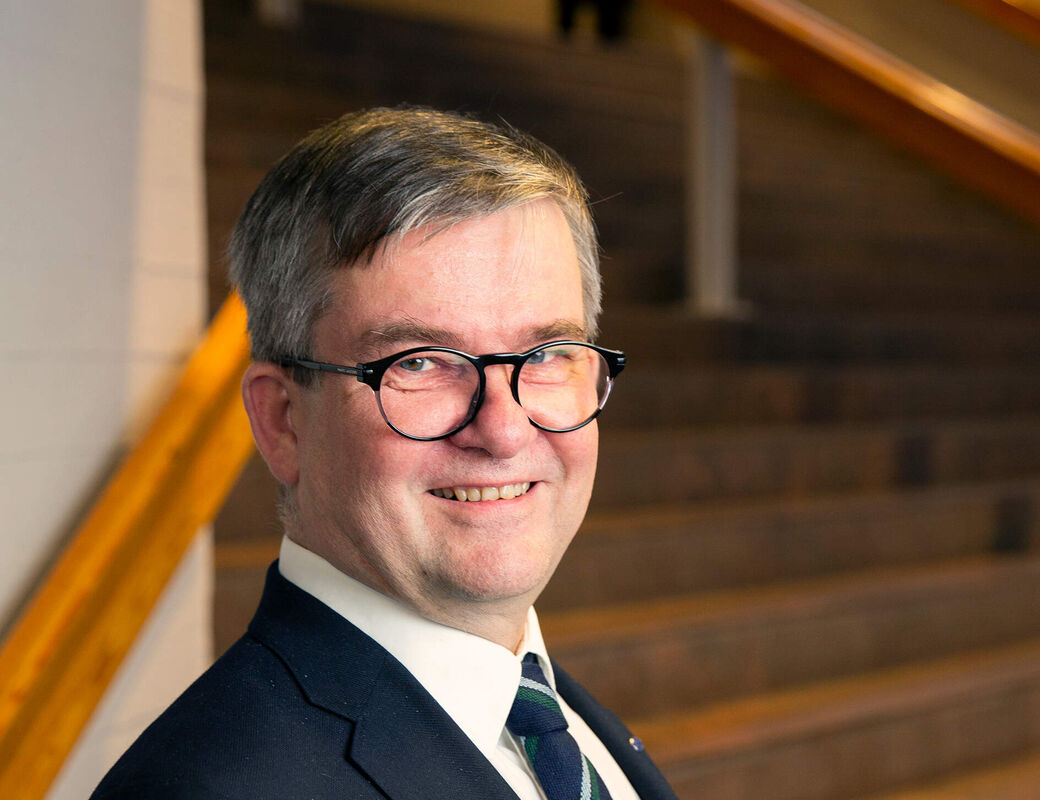 Kuvassa näkyy professori Markku Kuula. 