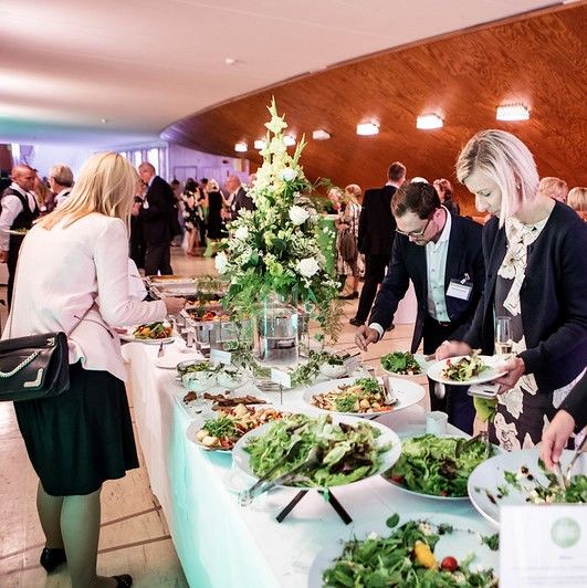 People getting food during Homecoming Day evening program