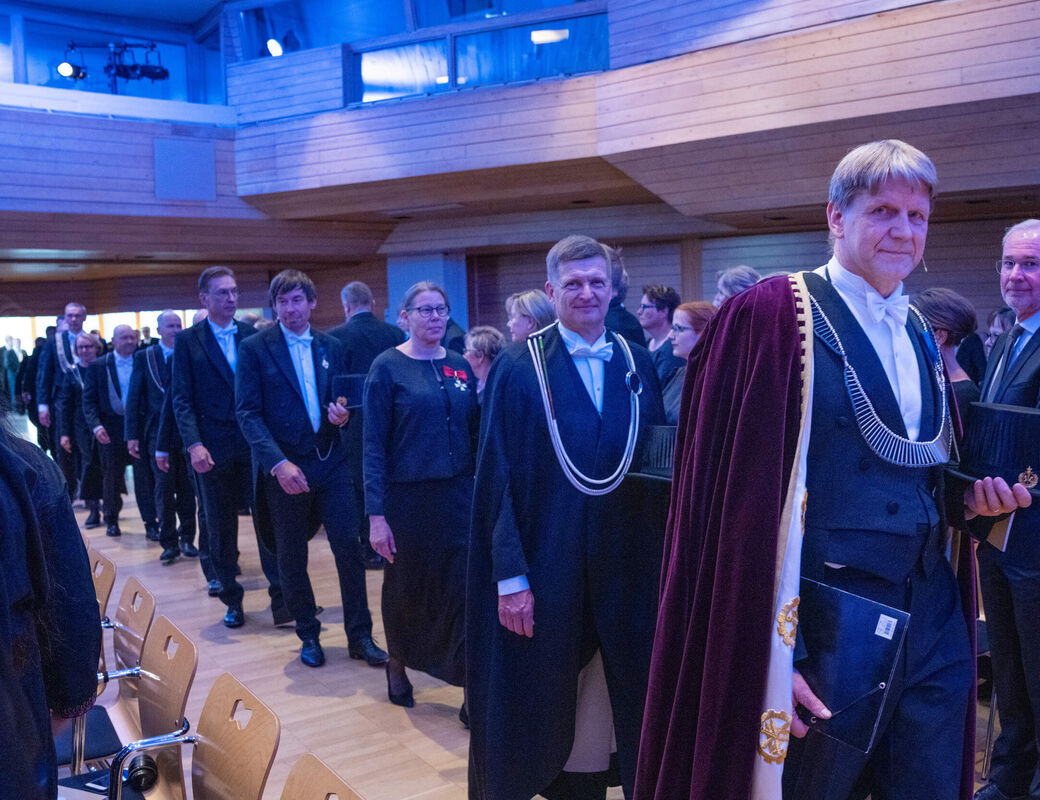 Procession entering Kaleva, Aalto leadership