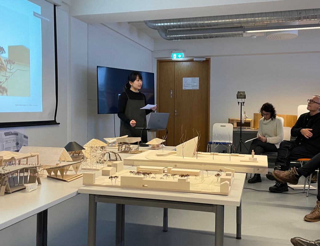 Student Juri presenting her proposal for the stage