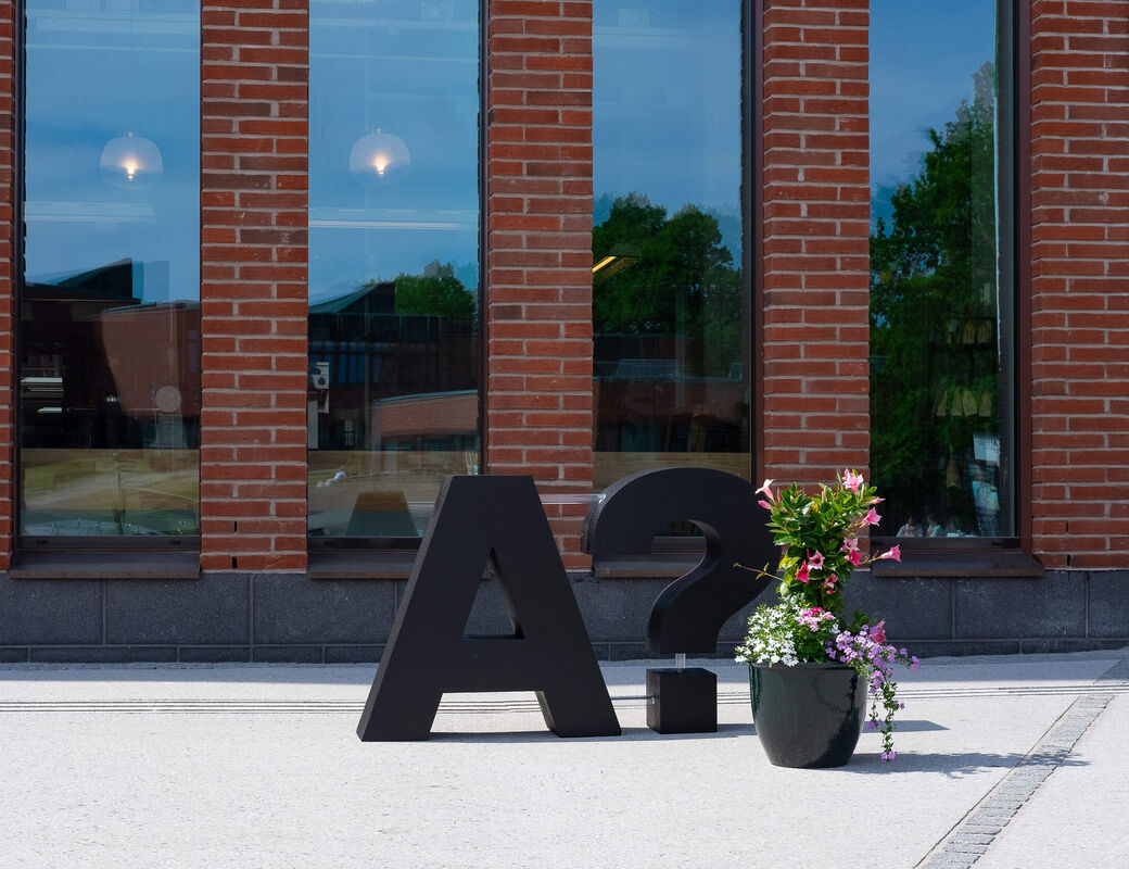 Aalto-logo kampuksella
