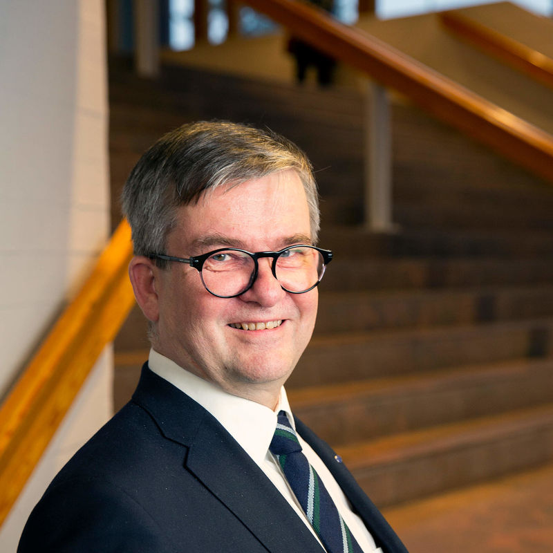 Kuvassa näkyy professori Markku Kuula. 