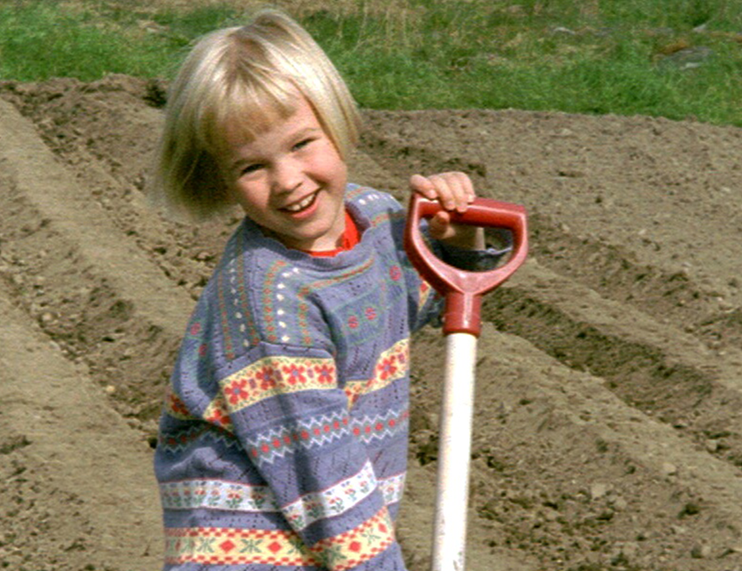 Reetta digging soil as a child 