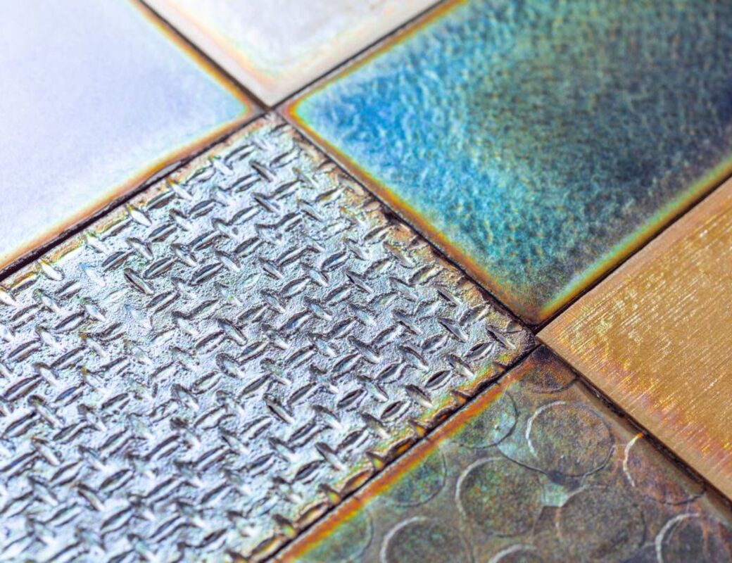 Shimmering pieces of wood in different colours