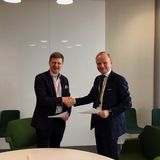 Aalto-yliopiston rehtori Ilkka Niemelä ja Fortumin toimitusjohtaja Pekka Lundmark allekirjoittavat aiesopimuksen yhteistyöstä 5.4.2019