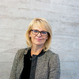 The photo shows Associate Dean of research and international cooperation Virpi Tuunainen, and the photo was taken by Mortti Saarnia. 