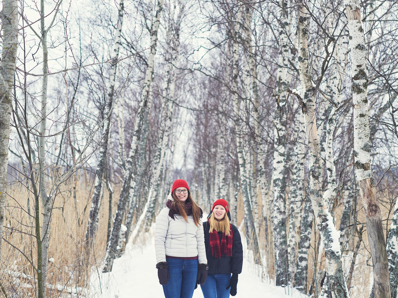 Students at Otaniemi campus in the winter and snow, photo by Unto Rautio