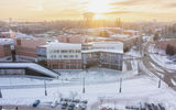 The picture shows the School of Business in winter time and during sunset. The photo was taken by Mikko Raskinen from Aalto University. 