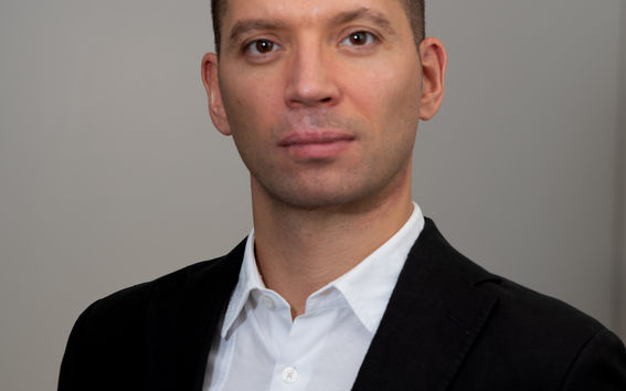 Oscar Novo in a portrait photo wearing a suit