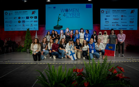 All female competitors were rewarded for their participation. Leila Arstila is in the middle. Copyright: David Bohmann.