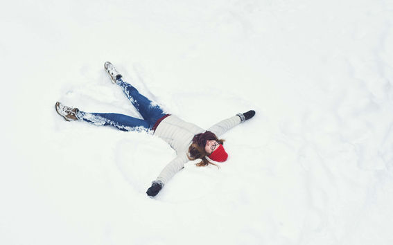 Student lying on snow, making stars. Photo by Aalto University / Unto Rautio