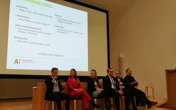 In the photo, there are the School of Business alumni who took part in the panel discussion in the Meet Your Community event. From the left: Niklas Huotari, Elisa Hauru, Annika Alestalo, Juho Saarinen, Kirsi Klemola and Aleksi Halttunen.