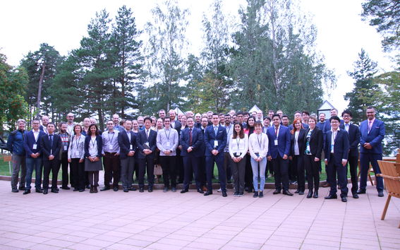ISSAV/ESWC 2019 attendees pose for a group photo.