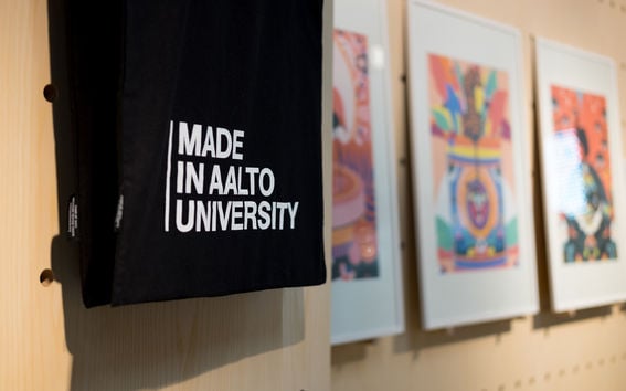 Aalto-yliopiston kaupan Aalto Shopin tuotteita.