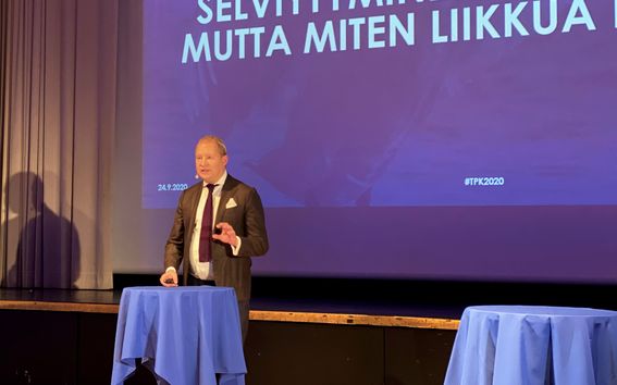 PoP Pekka Mattila Taloudenpuolustuksen ensiapukurssilla 24.9.2020. Kuva: Kati Kiviniemi / Aalto EE