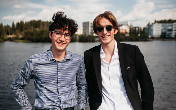 The BScBA Porgram students Rainer Kravets and Julius Thimm by the lake in Mikkeli.