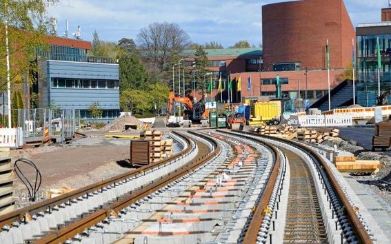 Photo: Anneli Tuominen-Halomo/Länsiväylä Train tracks under construction at Aalto campus.